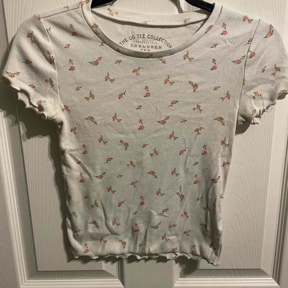 Aeropostale Cream Ribbed Shrunken Tee with Peach Floral Accents